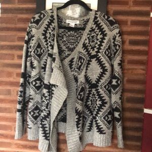 Drape front Aztec print cardigan EUC